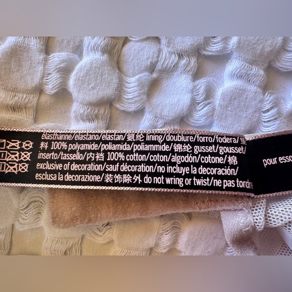 Victoria’s Secret Lace Bodysuit XS Nude Blush Sheer Lace Flutter Sleeve Lingerie - Picture 9 of 9